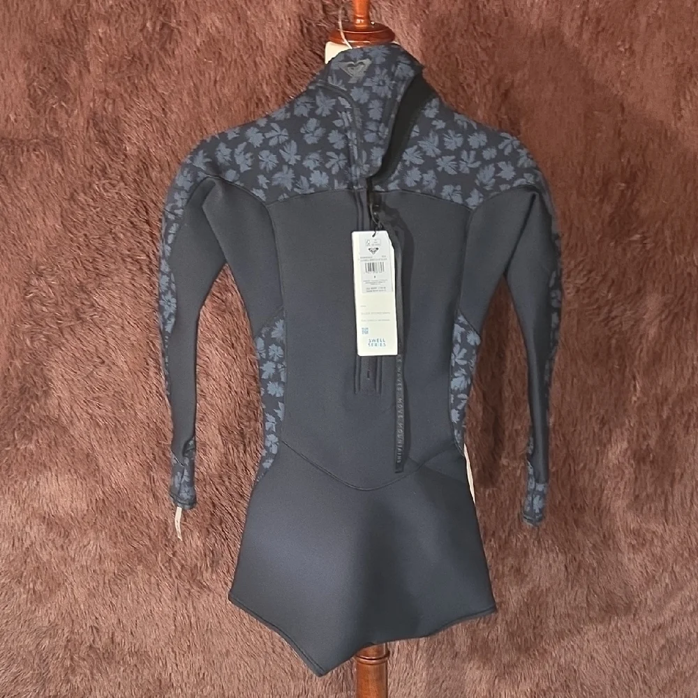 Roxy Floral Patterned Black Short Wetsuit NWT - Picture 5 of 5
